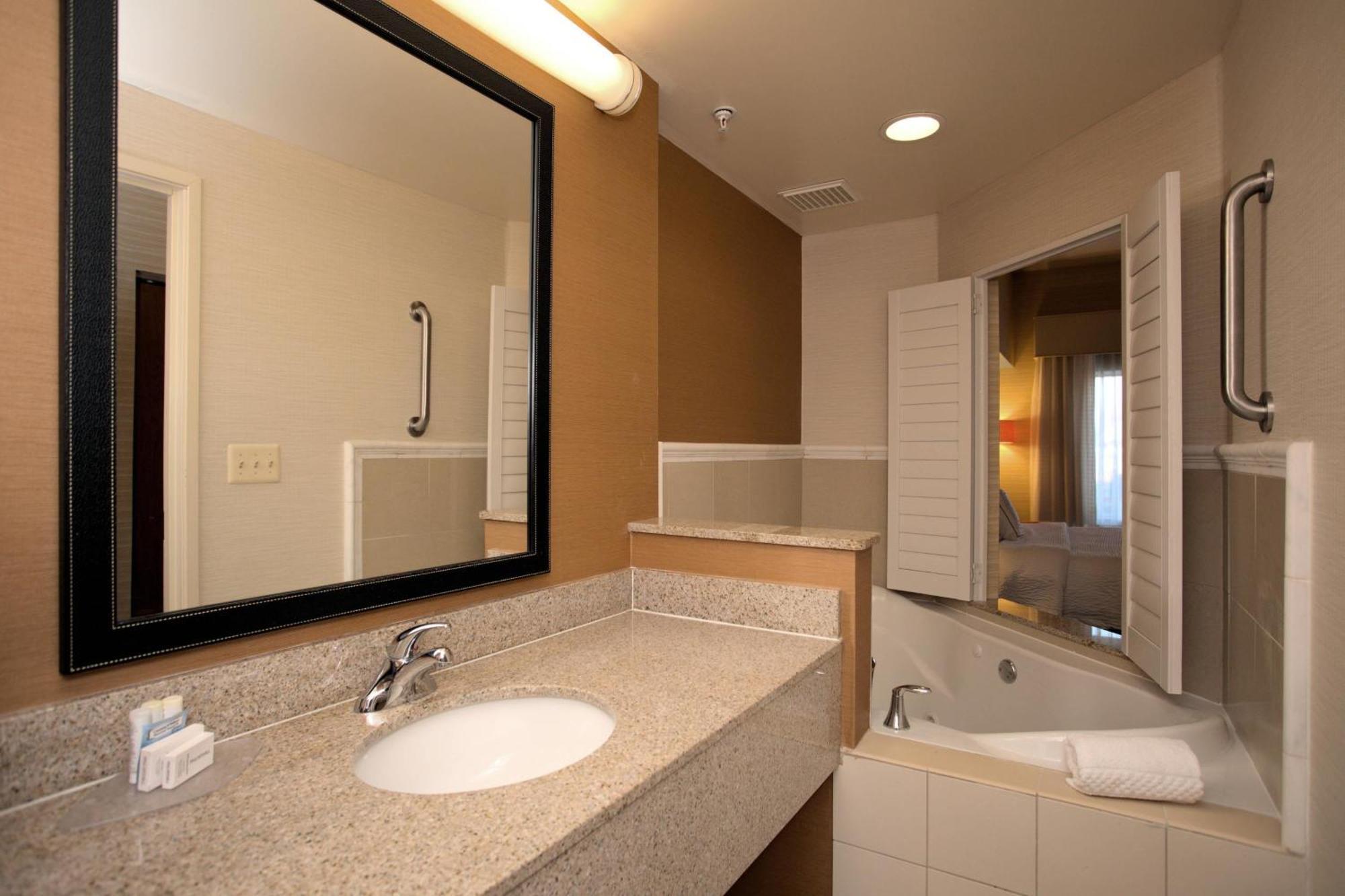 Fairfield Inn & Suites By Marriott Edison - South Plainfield Εξωτερικό φωτογραφία